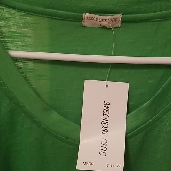 Pretty lime green top - Picture 2 of 3